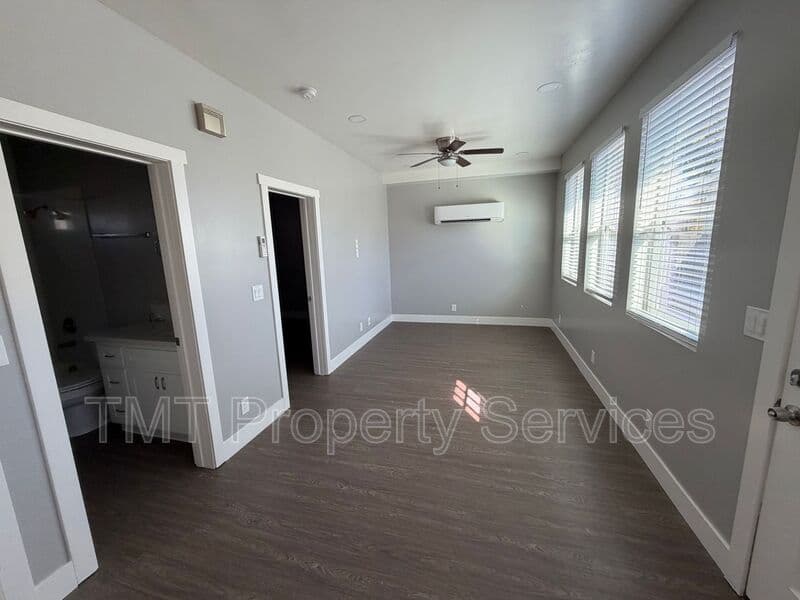 Sacramento House: 1813 Helena Avenue