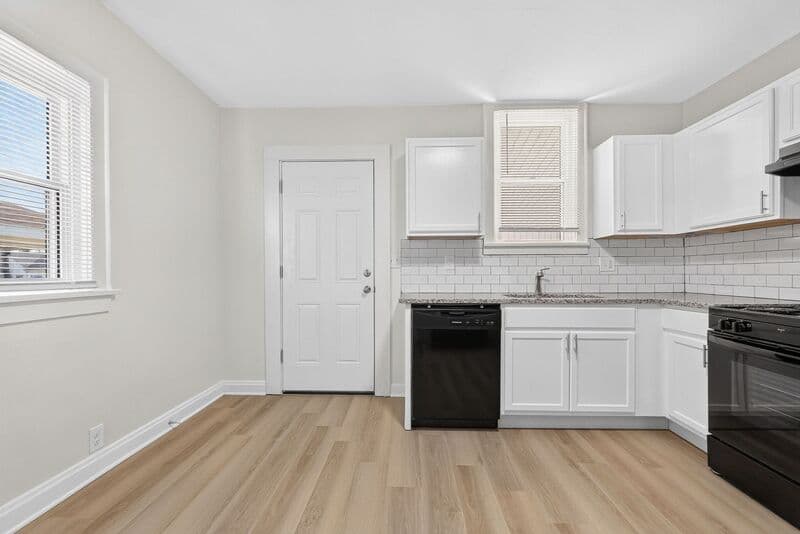 Columbus House: 2823 Sullivant Ave