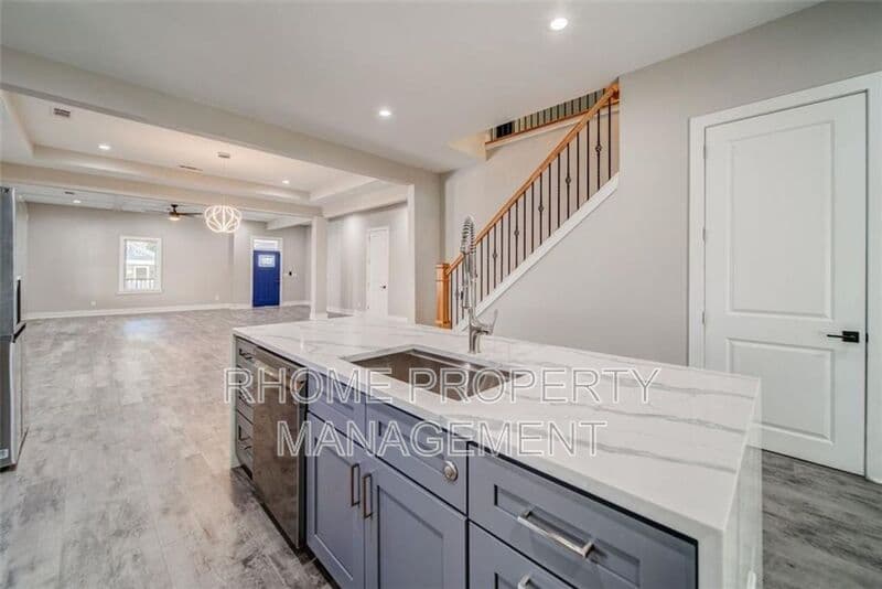 Atlanta House: 1058 White Oak Avenue