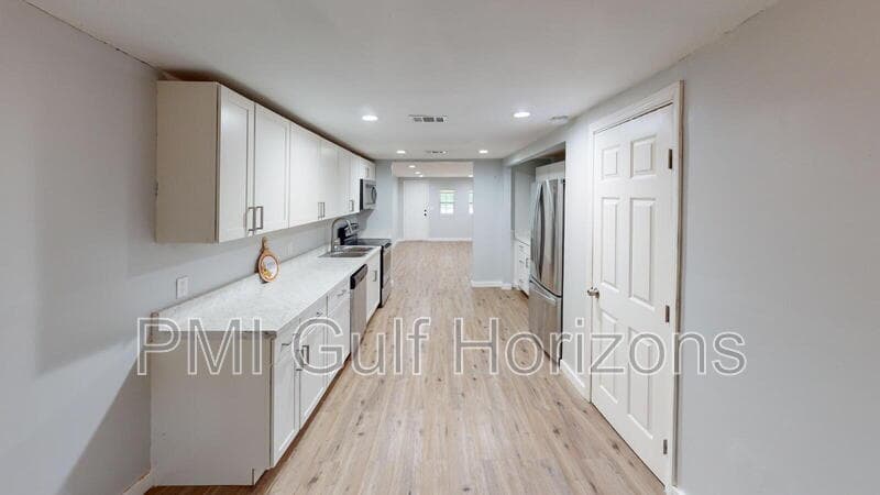 Pensacola House: 635 Colbert Avenue