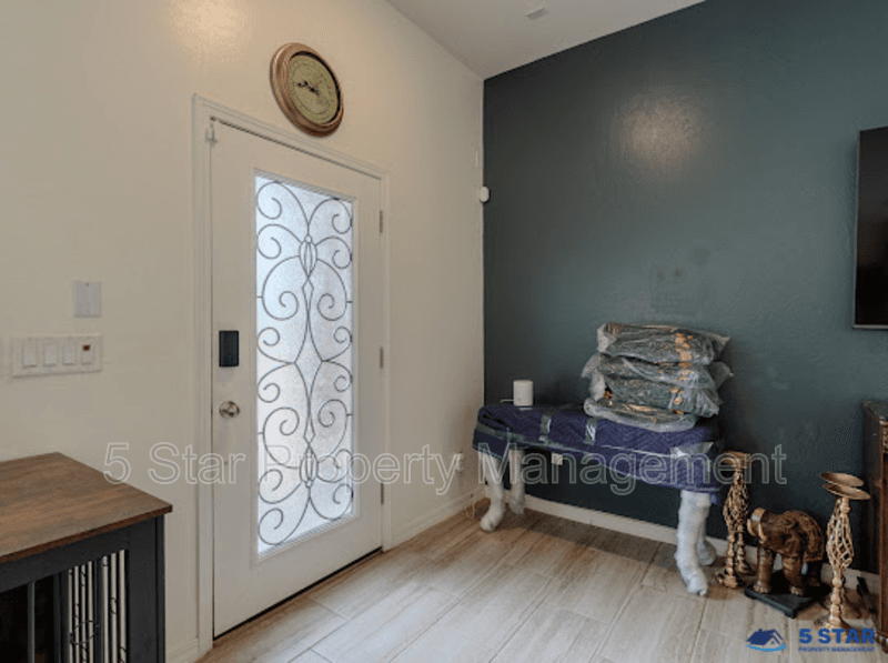 El Paso House: 2233 Mike Price Dr