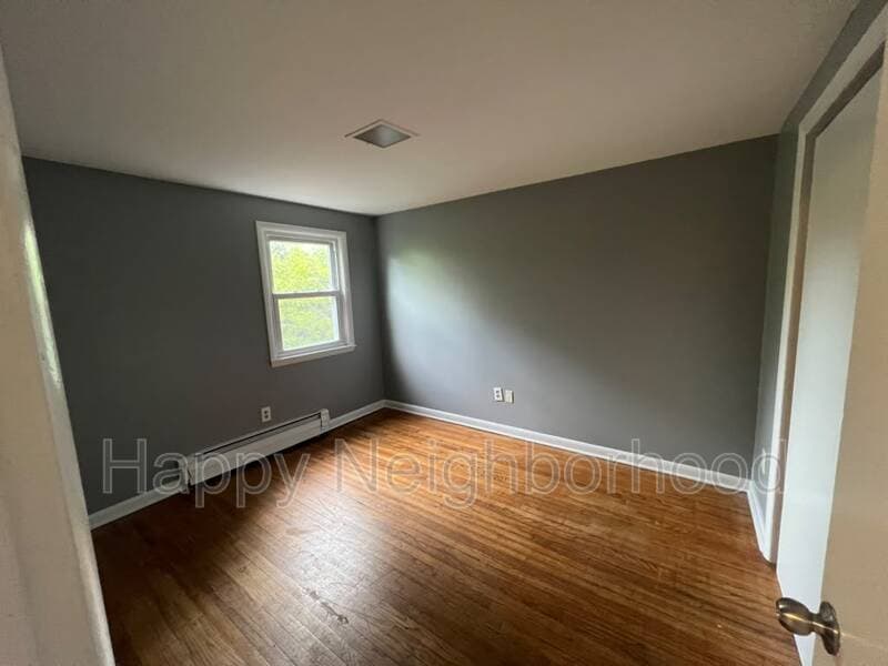 Meriden House: 16 Atkins StreetUnit 4