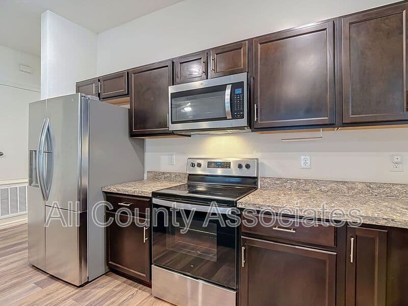 Hudson House: 12542 Achasta Blvd