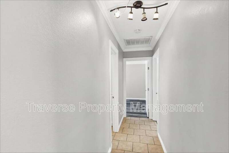 Fort Worth House: 1221 Blalock Avenue