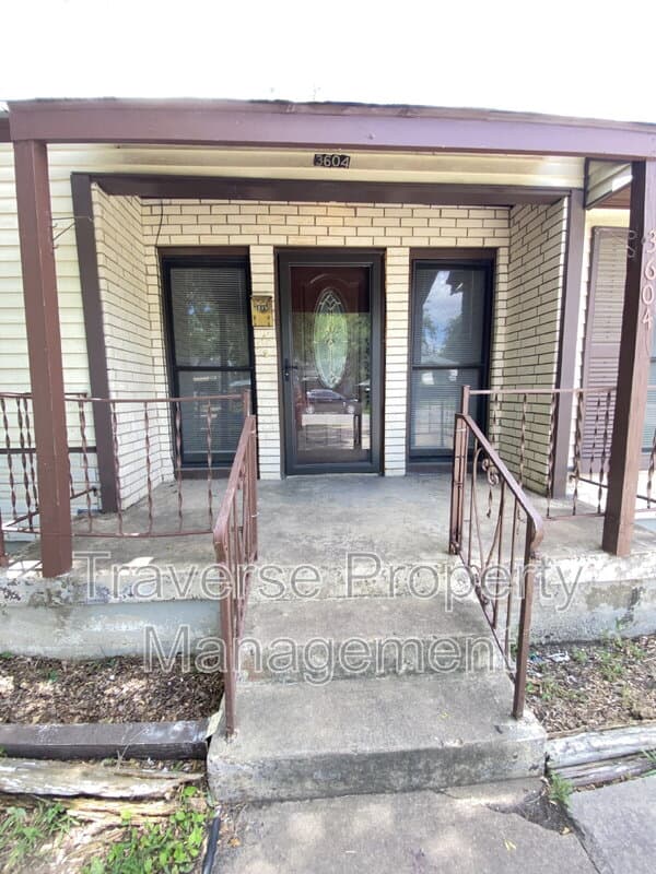 Fort Worth House: 3604 Baldwin Ave