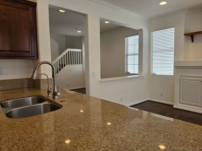 Rancho Santa Margarita House: 162 Seacountry Lane -