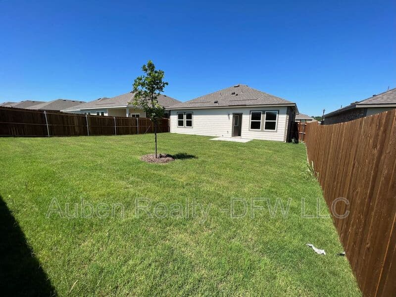 Lavon House: 752 Richmond Drive