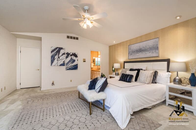 Newcastle House: 1811 Oak Terrace