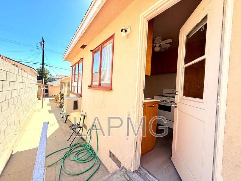 Burbank House: 318 N. Seventh St.