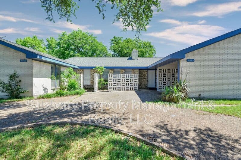 Fort Worth House: 4913 Westlake Drive