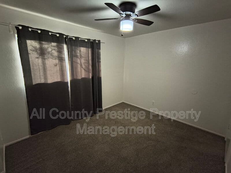 Glendale Townhome: 7524 N 47th Dr.