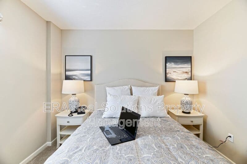Columbus Condo: 1581-204 Gilmore Park Ave
