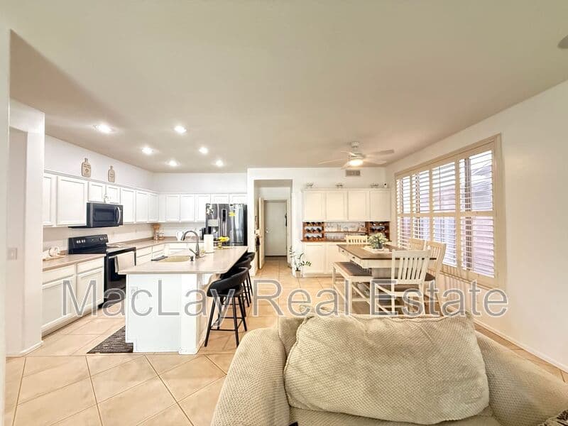 Chandler House: 757 W Aloe Pl