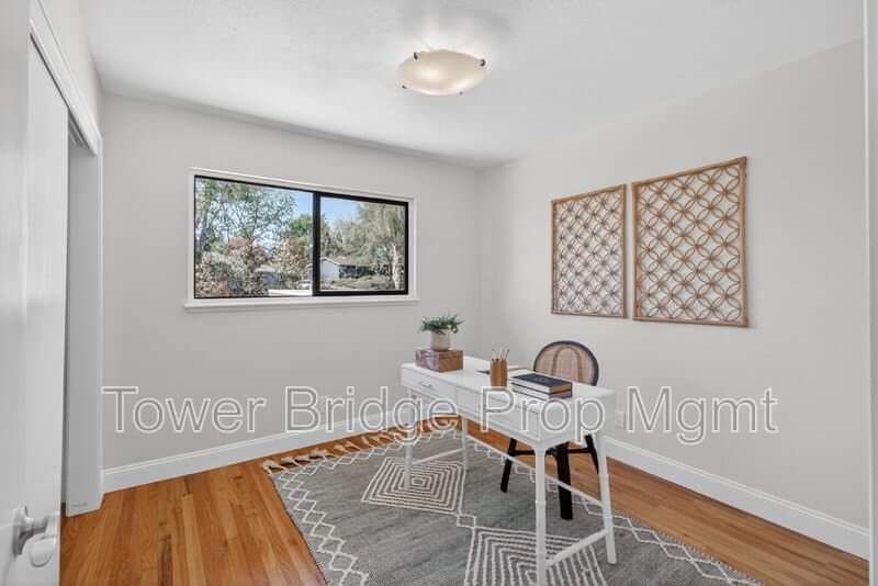 Fair Oaks House: 3937 Orangewood Dr