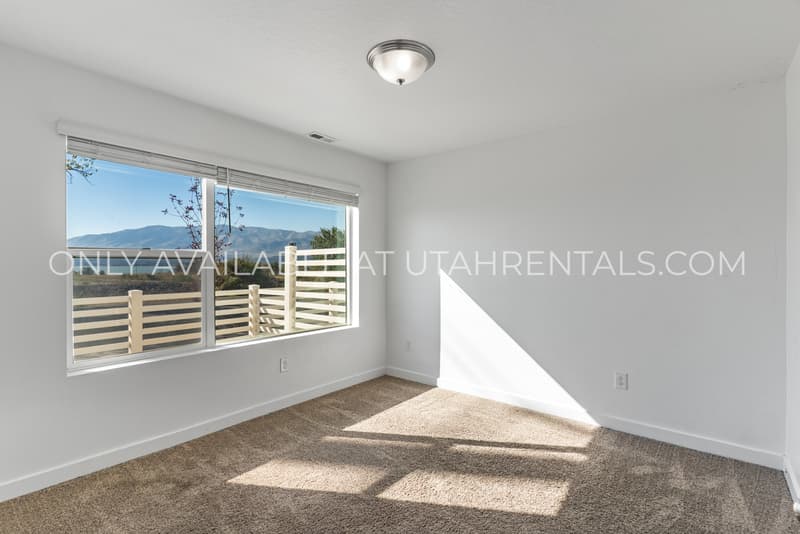Saratoga Springs Townhome: 1139 E Hatch Row
