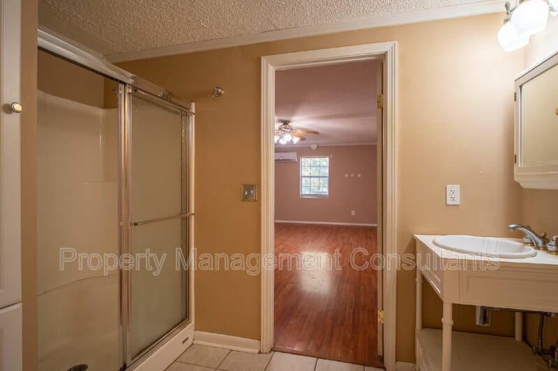 Huntsville House: 6604 Willow Ridge Road Northwest