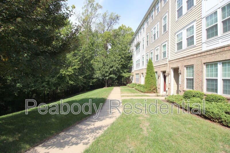 Woodbridge House: 14782 Mason Creek Cir