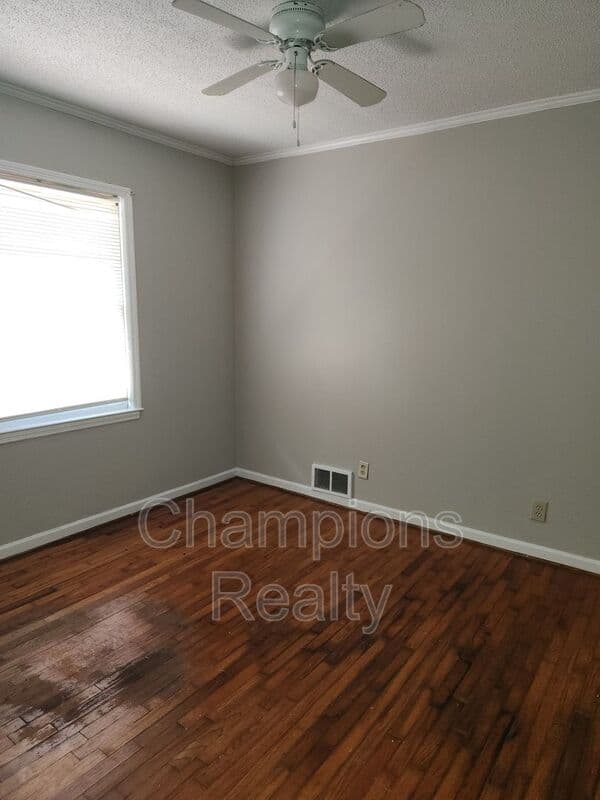 Columbus House: 5415 Eugenia Ave
