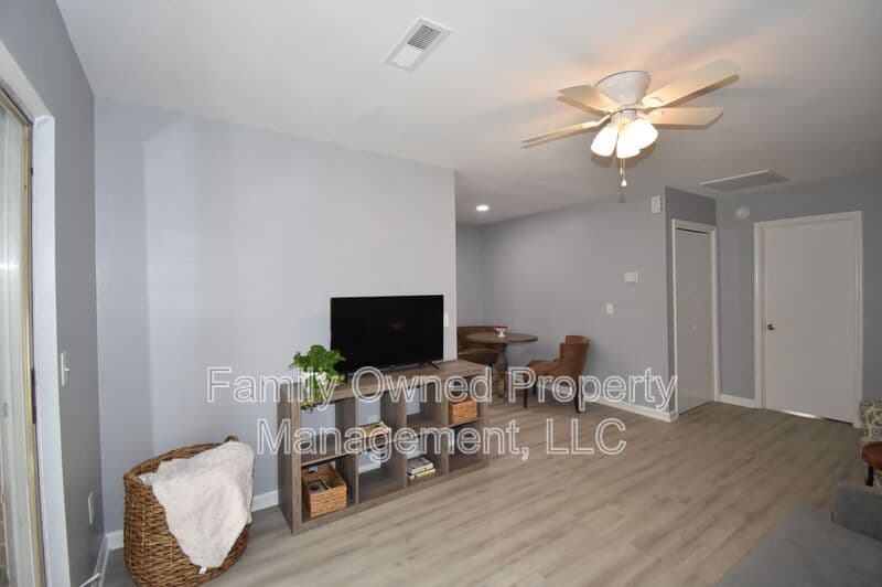 Summerville House: 113 Susan Drive
