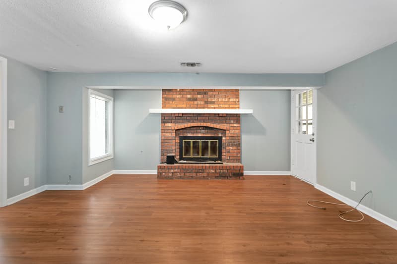 Lee's Summit House: 3513 NE Stanton St