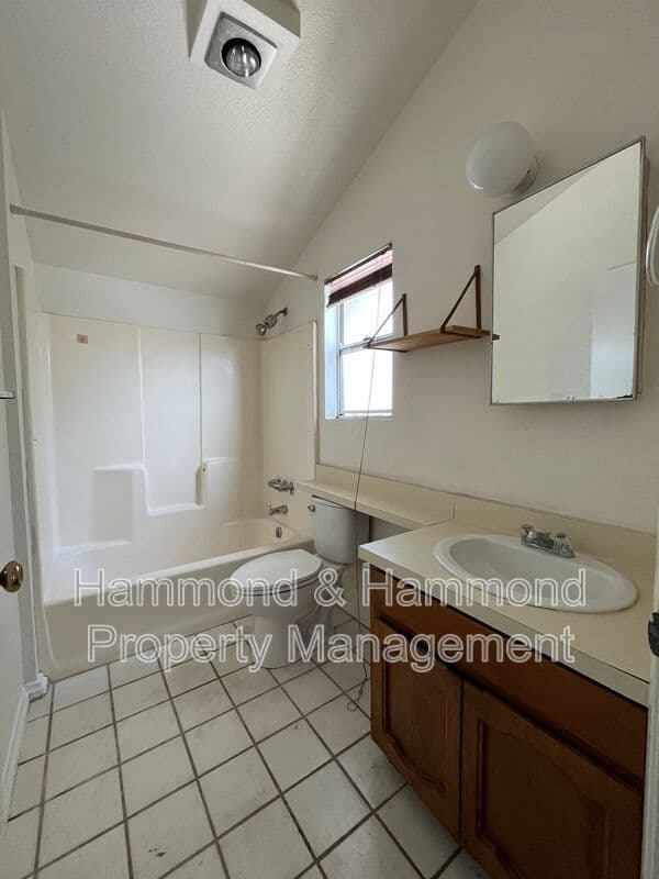 North Hollywood Condo: 5723 Willowcrest Ave.