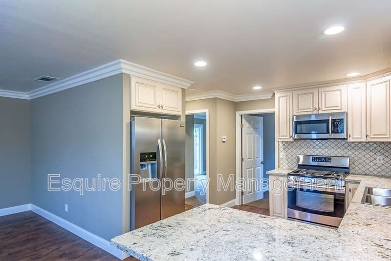 VENTURA Condo: 1218 N. OLIVE ST