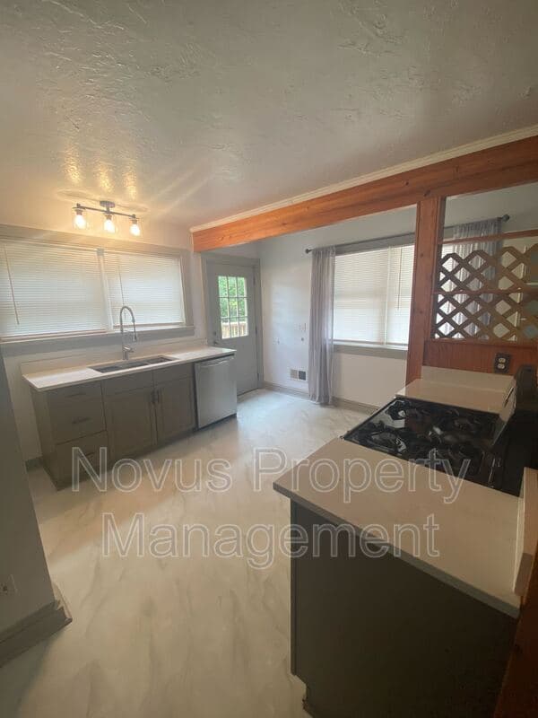 Carrollton House: 1408 Stripling Chapel Road