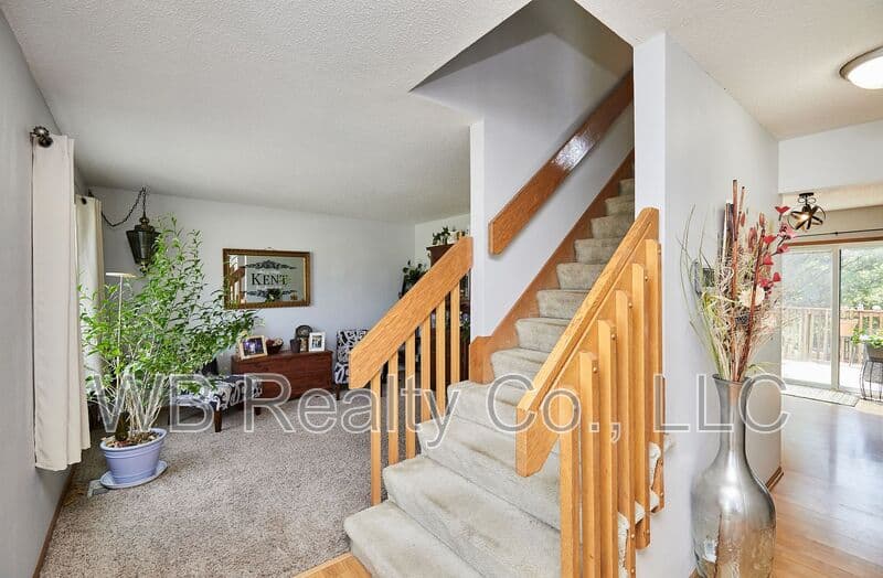 West Des Moines House: 6152 Dakota Dr