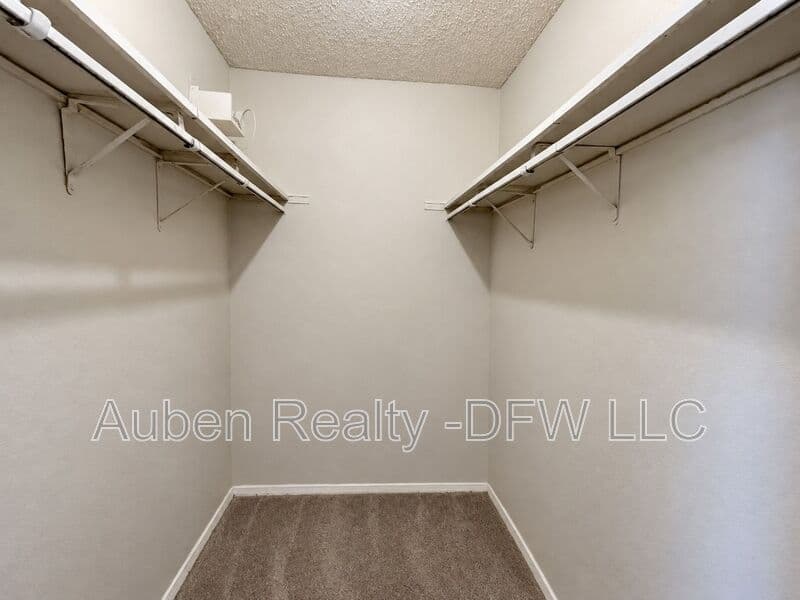 Duncanville House: 1038 Cedar Run Drive