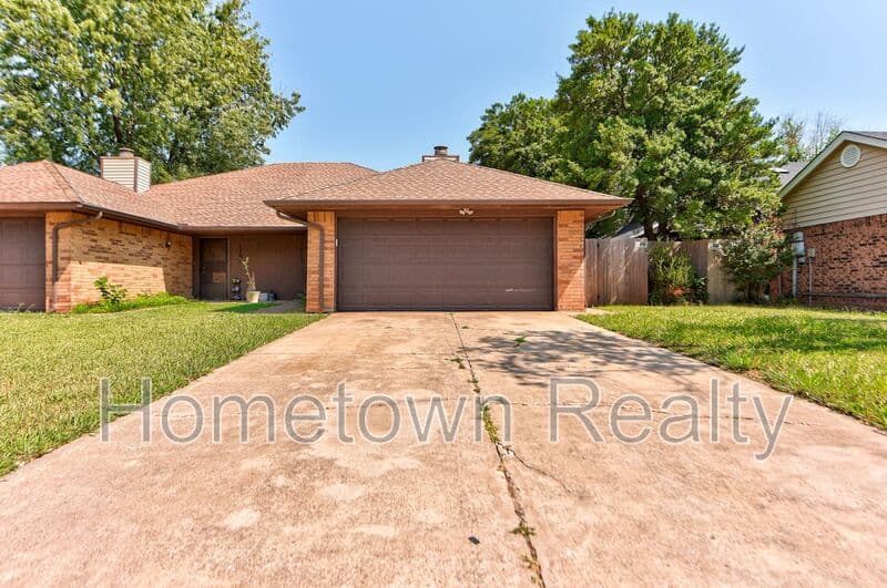 Norman Condo: 1713 Hillcrest Drive