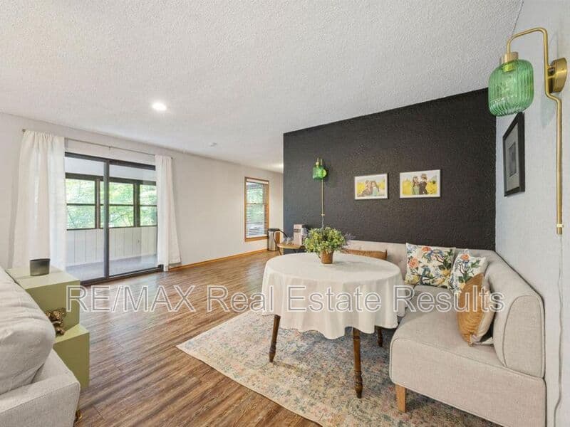 Bella Vista House: 13 Cumbrian Dr