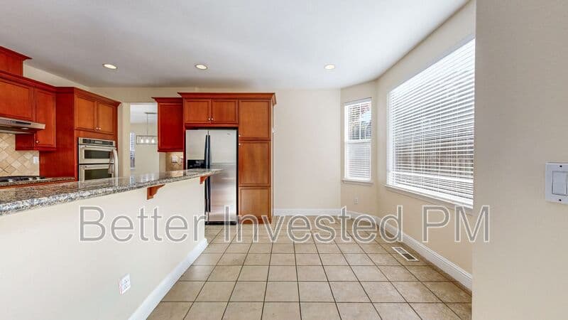 Santa Rosa House: 1363 Gordon Ln