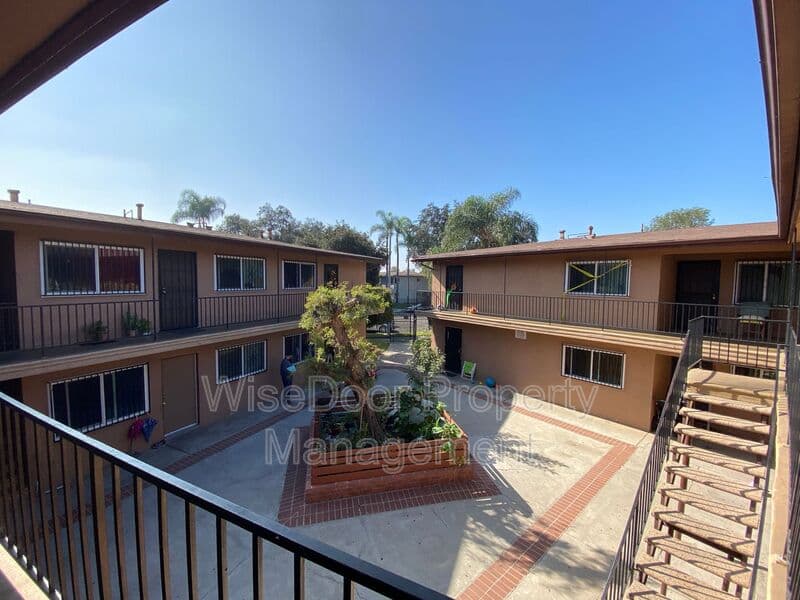Santa Ana Condo: 1409 W Lingan