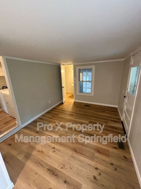Springfield House: 2260 North Main