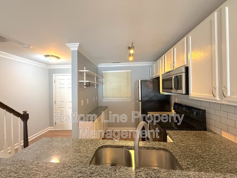Charlotte Condo: 1218 Green Oaks Ln