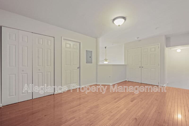 Woodbridge House: 13621 Garfield Place
