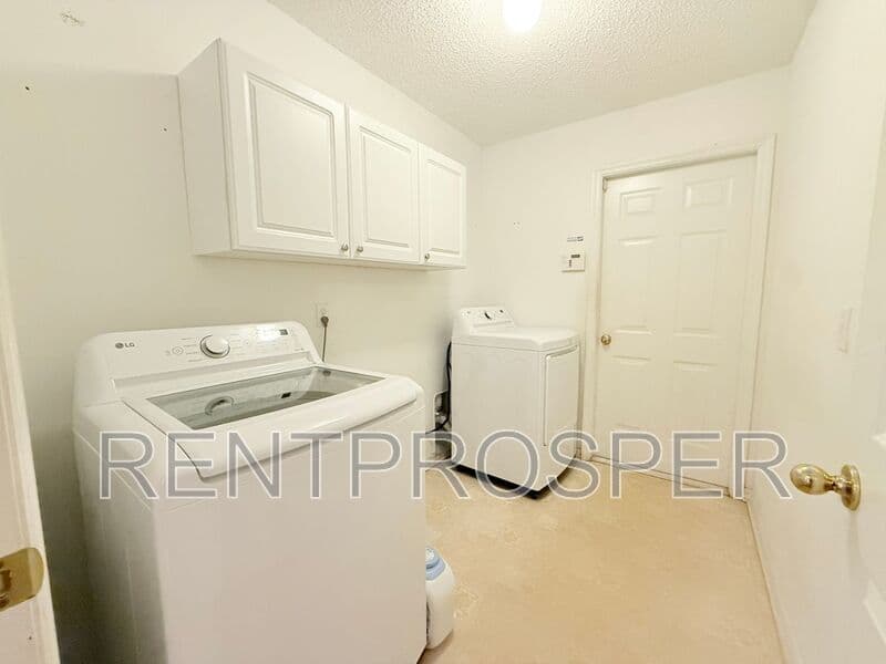 Palm Bay House: 778 Hamm St NW