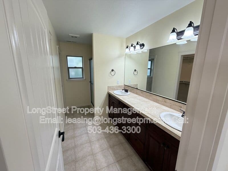 Salem House: 823 Crouchen St NW