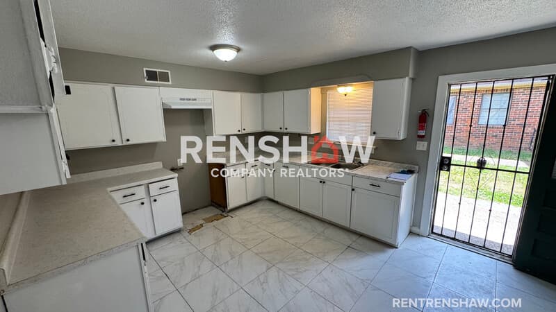 Memphis Townhome: 3216 S Mendenhall Rd