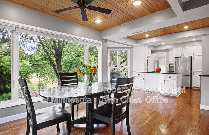 Saint Louis Park House: 1642 Edgewood Ave S