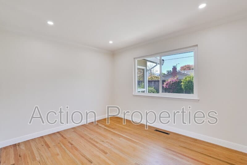 Mountain View House: 3426 Woodstock Lane