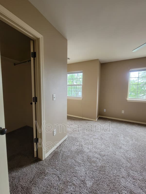 Centerton Townhome: 192 Fair St