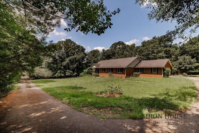Athens House: 8671 Macon Hwy