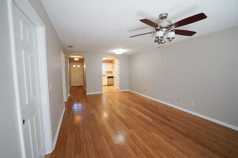 Savannah Condo: 211 Edgewater Rd