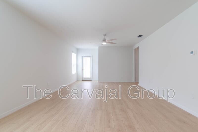 Davenport House: 4812 Rolling Lake Lane