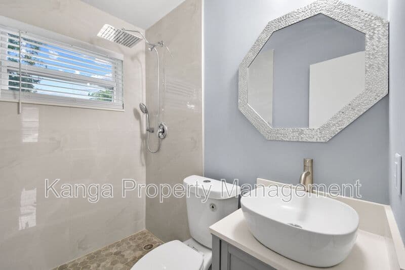 Riviera Beach Condo: 968 W 9th St
