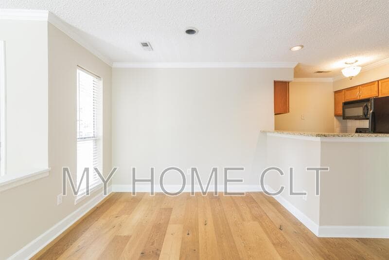 Charlotte Condo: 2516 Cranbrook Lane #11