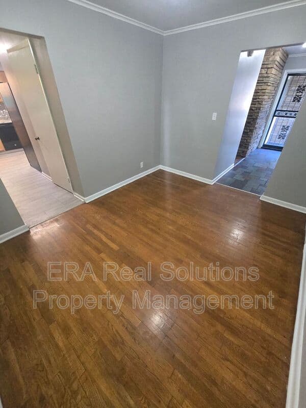Columbus House: 3050 Clermont Rd