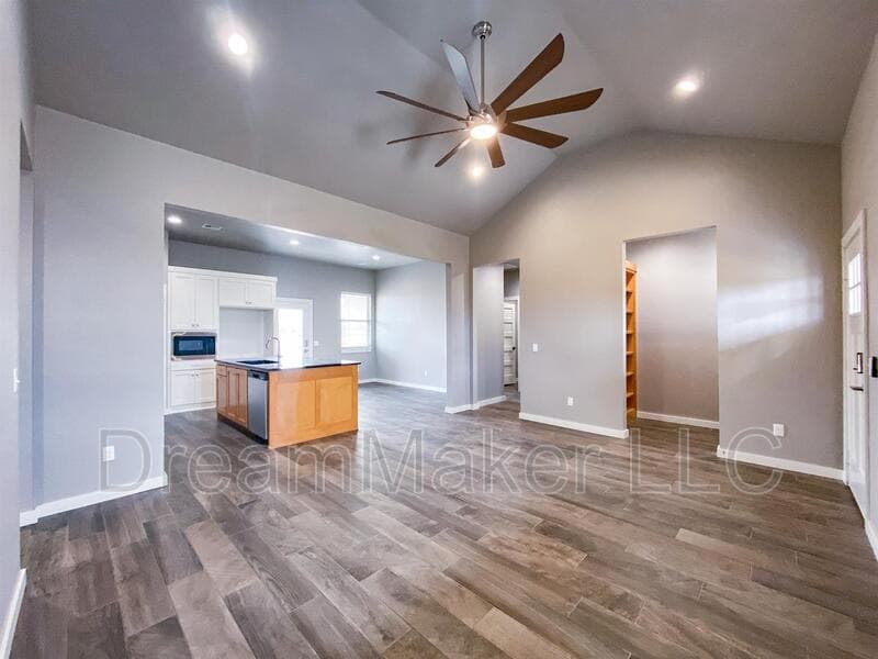 Goldsby House: 917 Apple Blossom Way