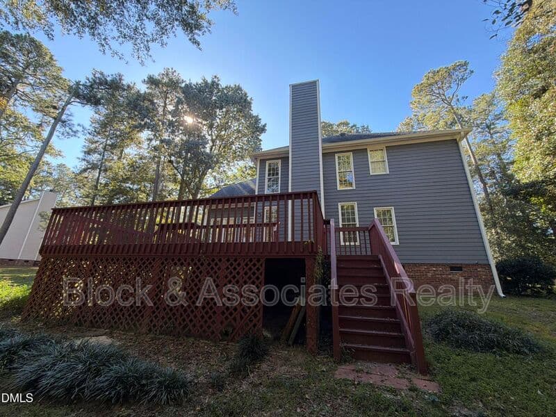 Benson House: 144 Peach Orchard Dr